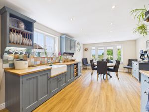 Kitchen Diner- click for photo gallery